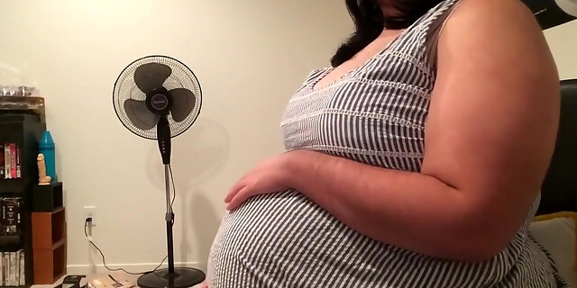 Horny Preggo Wants To Be Fucked In All Holes